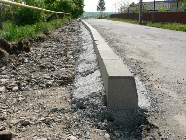2 str. Caporal Popescu montat borduri 2.jpg